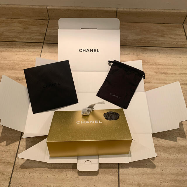 CHANEL(シャネル)のシャネル　ギフト　ホリデーボックス レディースのバッグ(ショップ袋)の商品写真