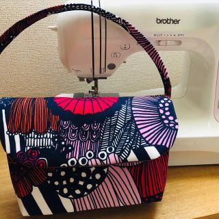 マリメッコ(marimekko)のマリメッコ　シイルトラプータルハ【赤】②ショルダーバック ハンドメイド(バッグ)