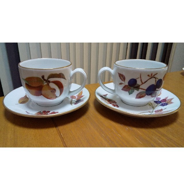 Royal Worcester(ロイヤルウースター)のぱふこ様専用 ロイヤルウースターイヴシャムゴールドカップ&ソーサー2個 インテリア/住まい/日用品のキッチン/食器(グラス/カップ)の商品写真