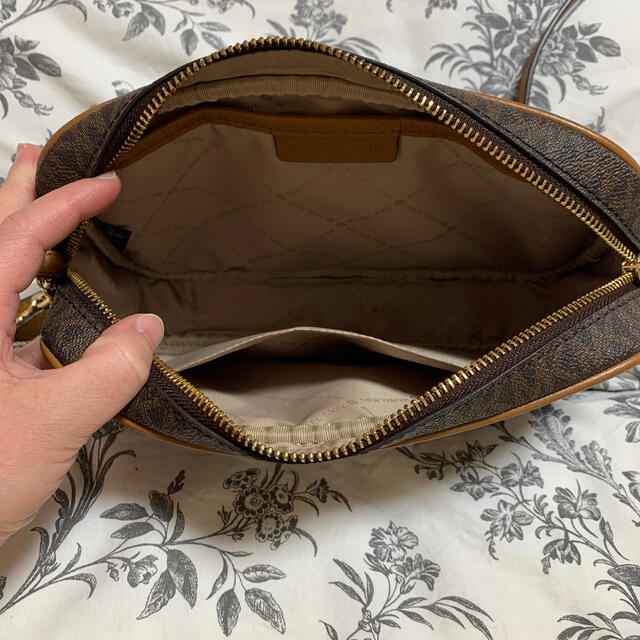 Michael Kors 目立った傷なし マイケルコース ショルダーバッグの通販 By Maimai S Shop マイケルコースならラクマ Michael Kors 目立った傷なし マイケルコース ショルダーバッグの通販 By Maimai S Shop マイケルコースならラクマ