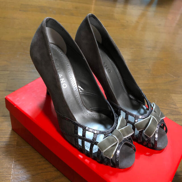 スパンコールリボンパンプス レディースの靴/シューズ(ハイヒール/パンプス)の商品写真