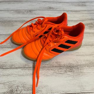 アディダス(adidas)のアディダス  フットサルシューズ　ジュニア　18(シューズ)