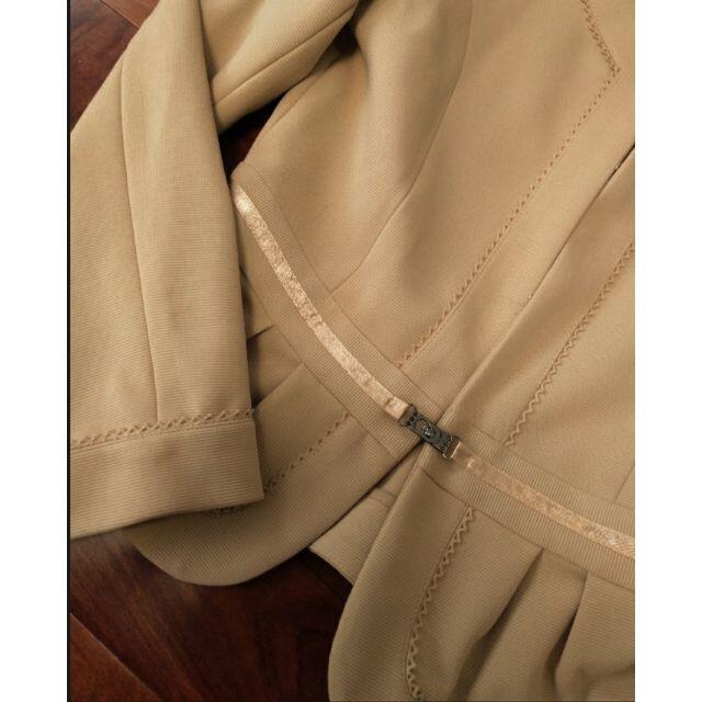 清楚ベージュ春軽めジャケットサテンリボン羽織ものボレロカーディガン通勤綺麗目OL レディースのジャケット/アウター(ノーカラージャケット)の商品写真