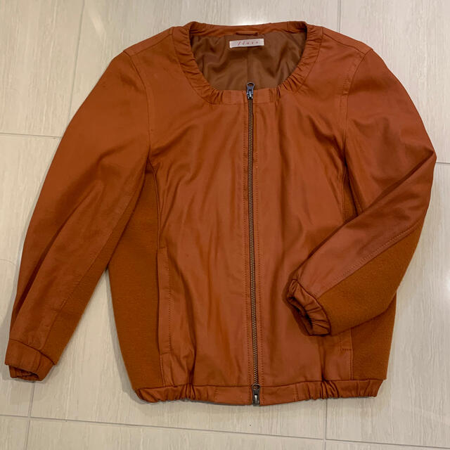 ノーカラー レザー ジャケット ブルゾン オレンジ ブラウン レディースのジャケット/アウター(ノーカラージャケット)の商品写真