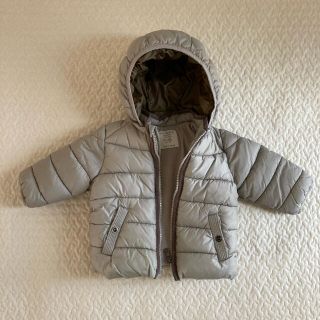 ザラキッズ(ZARA KIDS)のZARA Baby アウター ダウンジャケット　グレーベージュ　70(ジャケット/コート)