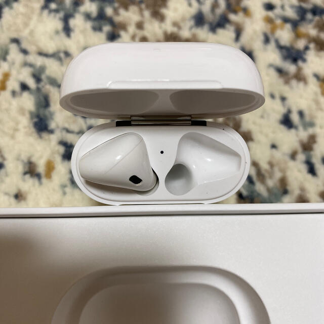 Apple(アップル)のクロダ様専用 AirPods ケース、左耳 スマホ/家電/カメラのオーディオ機器(ヘッドフォン/イヤフォン)の商品写真