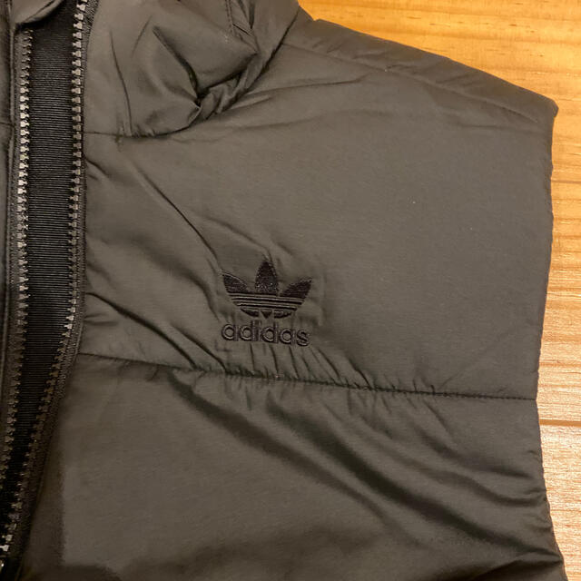 adidas(アディダス)のadidas⭐︎アディダス　ダウンベストメンズM 新品未使用　定価12,000円 メンズのジャケット/アウター(ダウンベスト)の商品写真