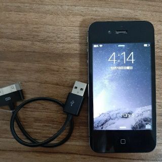 アイフォーン(iPhone)のiphone4sと充電ケーブル(スマートフォン本体)