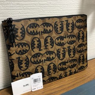 コーチ(COACH)の【新品未使用】COACH コーチ ラージポーチ  シグネチャーキャンバス(セカンドバッグ/クラッチバッグ)