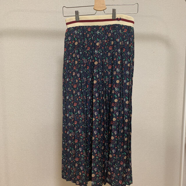 FRED PERRY(フレッドペリー)のフレッドペリー　LIBERTY PLEATED LONG SKIRT レディースのスカート(ロングスカート)の商品写真