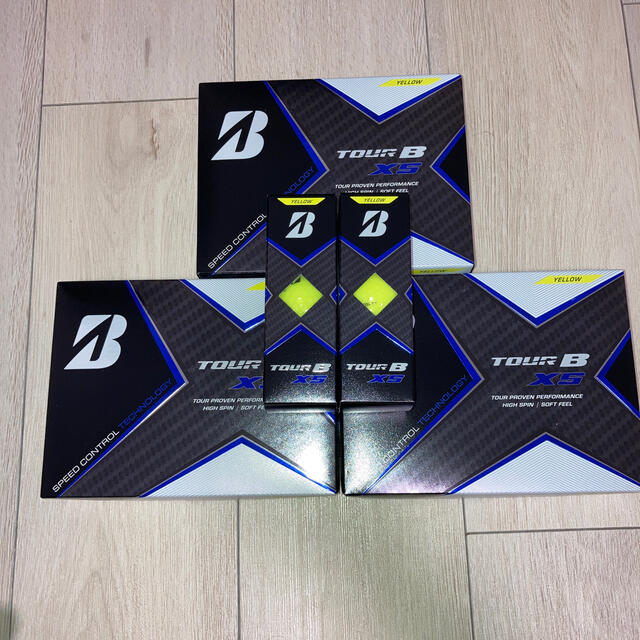 BRIDGESTONE(ブリヂストン)の【新品】ブリジストン TOUR B XS(2020) 42球 イエロー チケットのスポーツ(ゴルフ)の商品写真