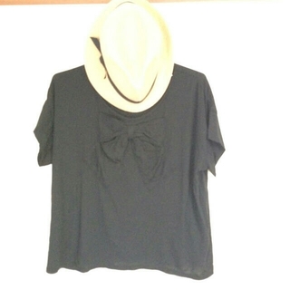 スピックアンドスパン(Spick & Span)のリボン ブラックTシャツ(Tシャツ(半袖/袖なし))