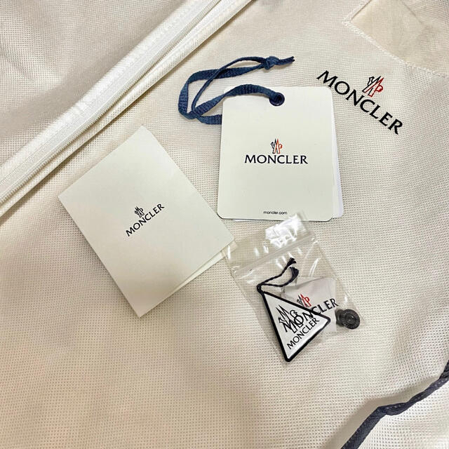 MONCLER(モンクレール)のMONCLER モンジュネーヴル　ネイビー　size２ メンズのジャケット/アウター(ダウンジャケット)の商品写真