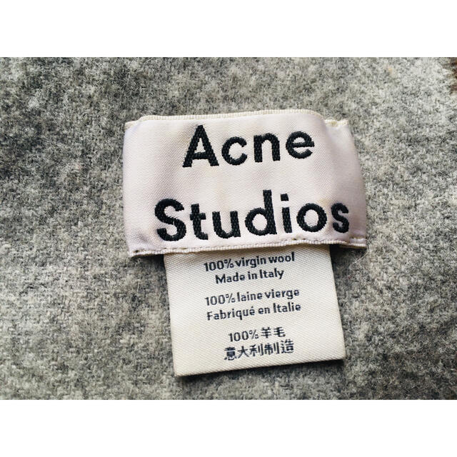 ACNE(アクネ)のタグ付き　美品　Acne Studios アクネ　グレー　大判　ストール レディースのファッション小物(ストール/パシュミナ)の商品写真