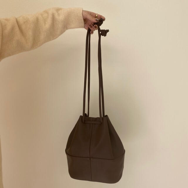 lawgy leather bucket bag レザーバケットバッグ　ブラウン レディースのバッグ(ショルダーバッグ)の商品写真