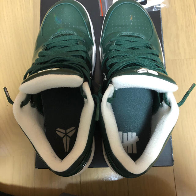 NIKE(ナイキ)のNIKE kobe 4 protro UNDEFEATED  vip 27cm メンズの靴/シューズ(スニーカー)の商品写真