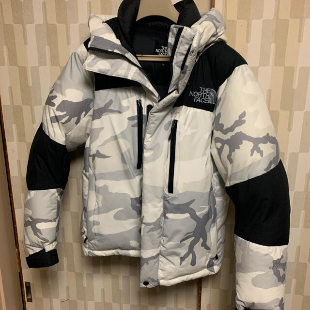 THE NORTH FACE(ザノースフェイス)のノースフェイス　バルトロライト　ホワイトウッドランドカモ　Mサイズ メンズのジャケット/アウター(ダウンジャケット)の商品写真