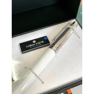 CARAN d'ACHE - 【ほぼ新品・箱付】カランダッシュ 万年筆 白