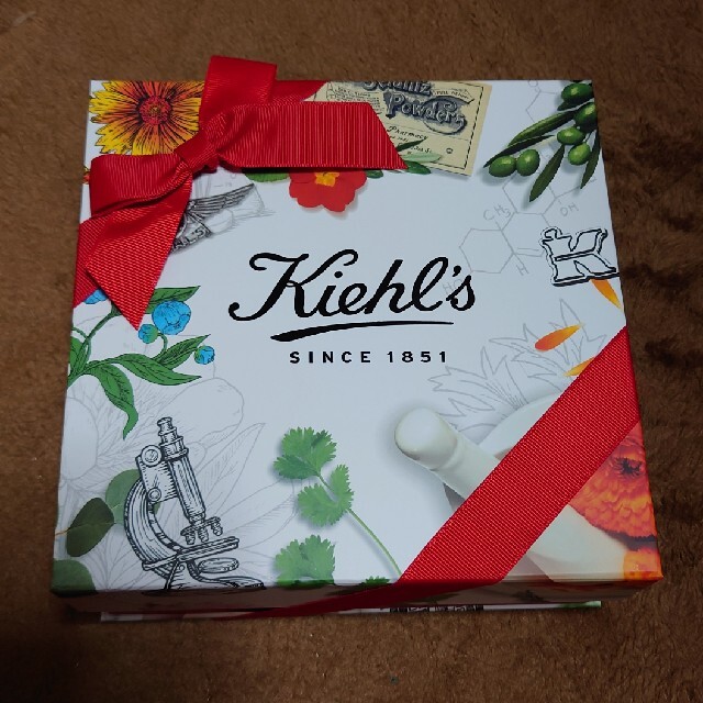 Kiehl's(キールズ)のKiehl's ラッピングボックス お値下げしました✨ インテリア/住まい/日用品のオフィス用品(ラッピング/包装)の商品写真