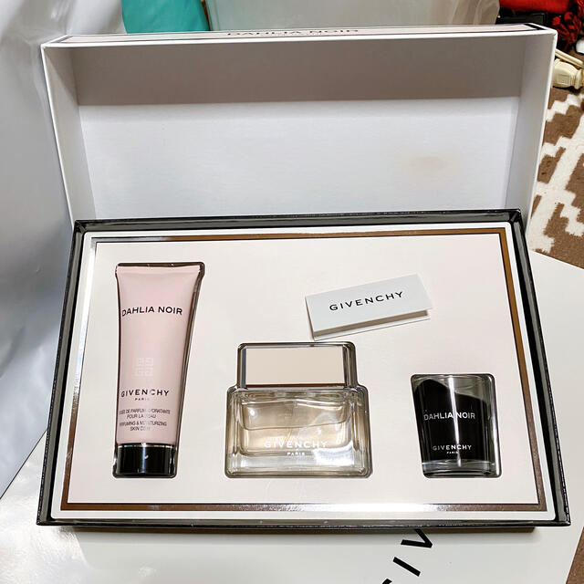 GIVENCHY(ジバンシィ)の☆非売品☆GIVENCHY DAHLIA NOIR ダリア ノワール 香水セット コスメ/美容の香水(香水(女性用))の商品写真