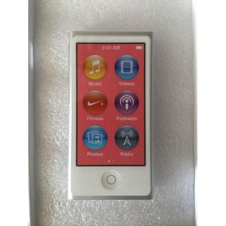 アップル(Apple)のiPod nano 第7世代 本体 16GB シルバー 新品(ポータブルプレーヤー)