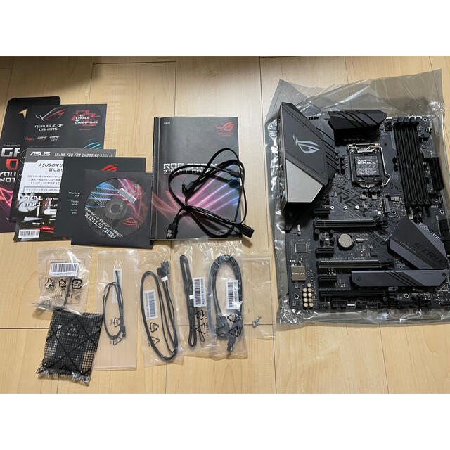 ASUS(エイスース)のASUS ROG STRIX Z390-F GAMING スマホ/家電/カメラのPC/タブレット(PCパーツ)の商品写真