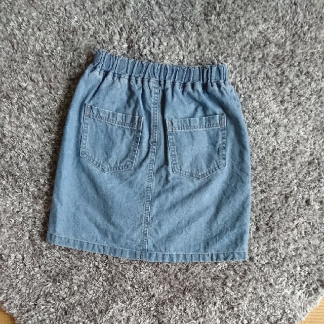 GU(ジーユー)のGU デニムスカート  キッズ 130 キッズ/ベビー/マタニティのキッズ服女の子用(90cm~)(スカート)の商品写真