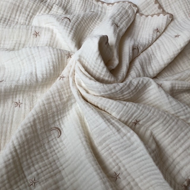 星と月ゴールド刺繍3重ガーゼケット おくるみ 韓国イブル 70×90cmの通販 by にじいろ's shop|ラクマ 星と月ゴールド刺繍3重ガーゼケット おくるみ 韓国イブル 70×90cmの通販 by にじいろ's shop|ラクマ