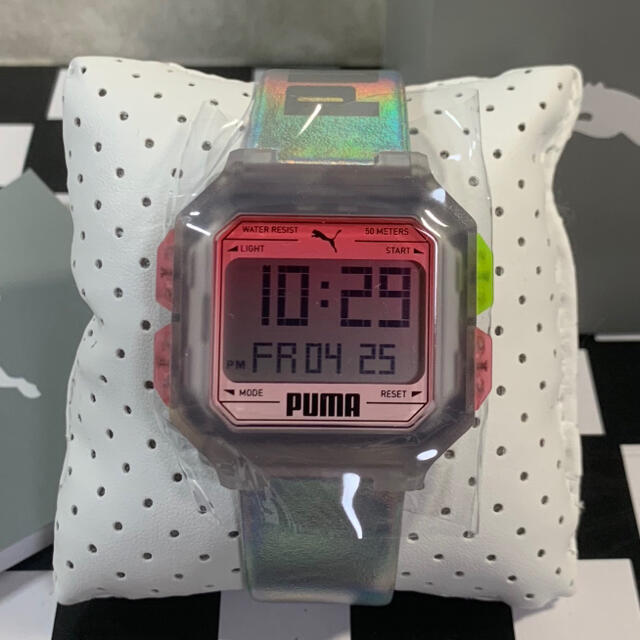 PUMA(プーマ)の◆新品未使用◆プーマ  腕時計 REMIX P5037 正規輸入品 シルバー   レディースのファッション小物(腕時計)の商品写真