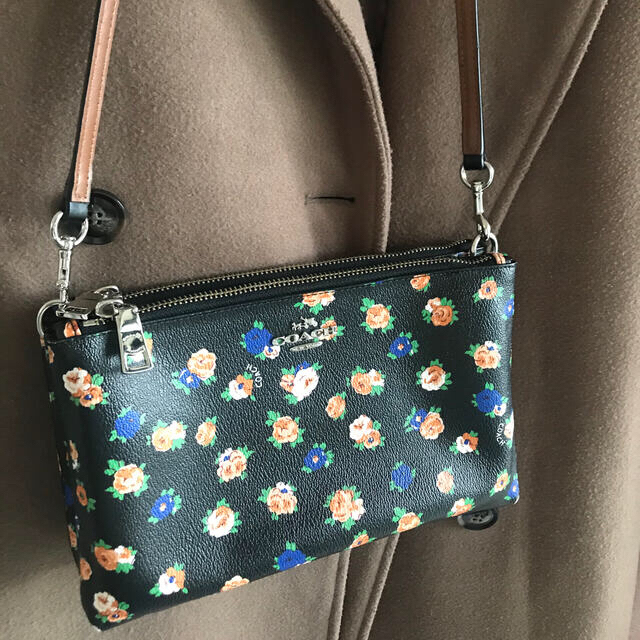 COACH(コーチ)のCoach 花柄バック　16日まで！ レディースのバッグ(ショルダーバッグ)の商品写真