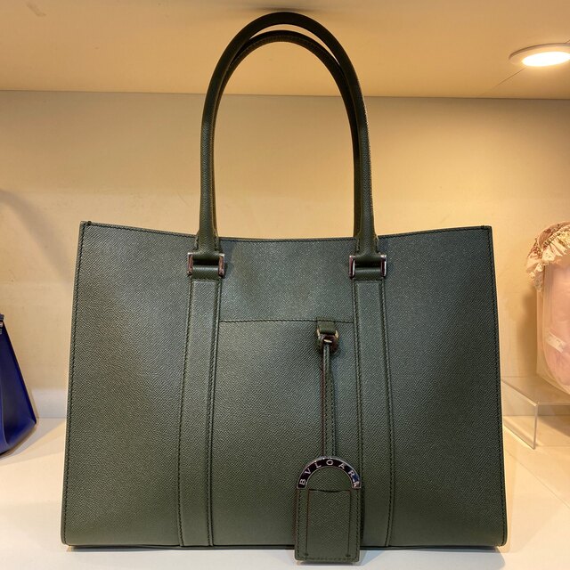 BVLGARI(ブルガリ)の専用！SALE★ブルガリ  2020年購入　レザートートバッグ   新品未使用品 レディースのバッグ(トートバッグ)の商品写真