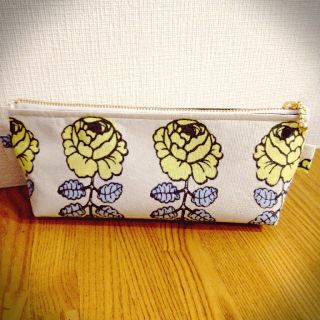 marimekko❁ヴィヒキルース　イエローローズペンケースポーチ型♡(その他)