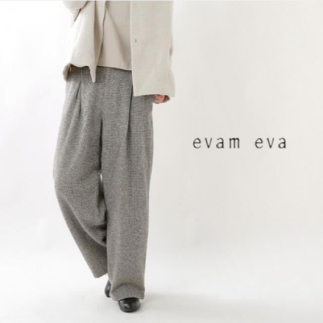 evam eva(エヴァムエヴァ)のevam eva/ wool wide tuck pants レディースのパンツ(カジュアルパンツ)の商品写真