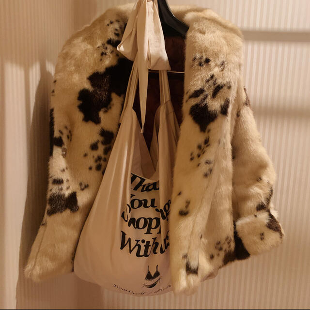 moo-moo cow fur coat treat urself レディースのジャケット/アウター(毛皮/ファーコート)の商品写真
