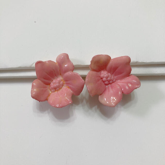 2.Pink flower plaster Earring