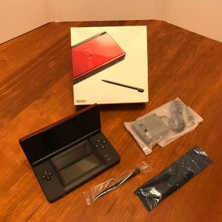 ニンテンドウ(任天堂)の【新品】Nintendo DS ニンテンド-DS LITE クリムゾン/ブラック(携帯用ゲーム機本体)