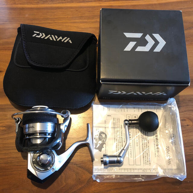 DAIWA(ダイワ)のkenji様専用　Daiwaダイワ　12キャタリナ4000 スピニングリール スポーツ/アウトドアのフィッシング(リール)の商品写真