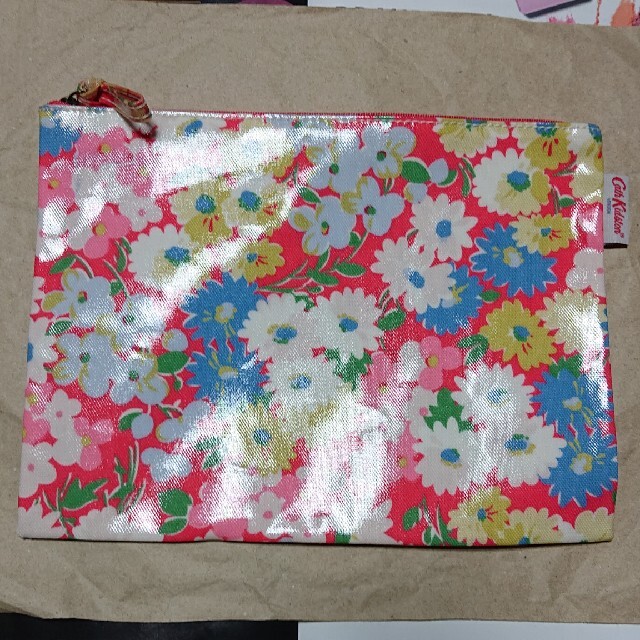 Cath Kidston(キャスキッドソン)の【新品】フラットポーチ ピンク 約B5サイズ コットン100% レディースのファッション小物(ポーチ)の商品写真