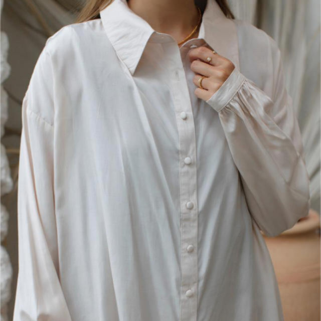 room306 CONTEMPORARY(ルームサンマルロクコンテンポラリー)のSatin Collared Shirt レディースのトップス(シャツ/ブラウス(長袖/七分))の商品写真