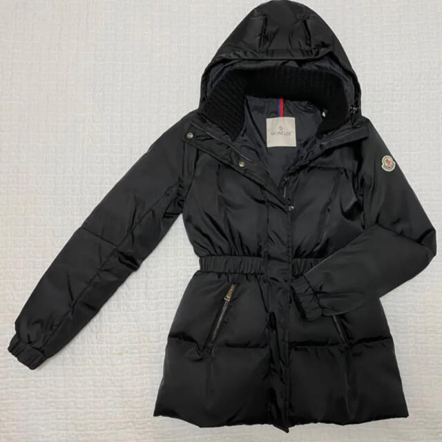 MONCLER(モンクレール)のMONCLER（モンクレール） FATSIA ファシャ ブラック　ダウン レディースのジャケット/アウター(ダウンジャケット)の商品写真