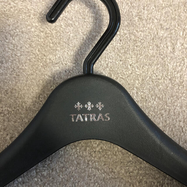 TATRAS(タトラス)のタトラス　非売品　ハンガー メンズのジャケット/アウター(ダウンジャケット)の商品写真