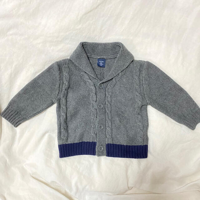 babyGAP(ベビーギャップ)のbabyGAP ニットカーディガン キッズ/ベビー/マタニティのベビー服(~85cm)(カーディガン/ボレロ)の商品写真