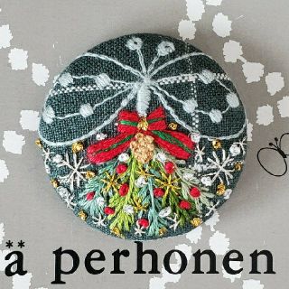 ミナペルホネン(mina perhonen)のミナペルホネンお花の刺繍☆ヘアゴムorブローチ☆ハンドメイド(ヘアアクセサリー)