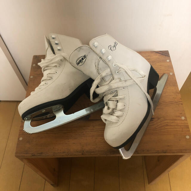 フィギュアスケート靴ホワイト　ザイラス21.5cm