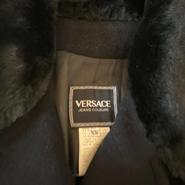 Gianni Versace(ジャンニヴェルサーチ)のヴェルサーチのコート レディースのジャケット/アウター(ロングコート)の商品写真