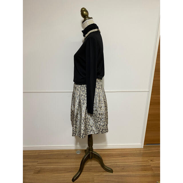 ひょう柄　グレー　スカート レディースのスカート(ひざ丈スカート)の商品写真