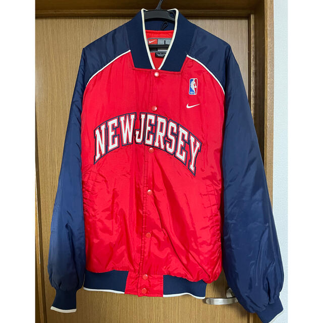 NIKE(ナイキ)のNIKE NBAスタジャン ニュージャージーネッツ メンズのジャケット/アウター(スタジャン)の商品写真
