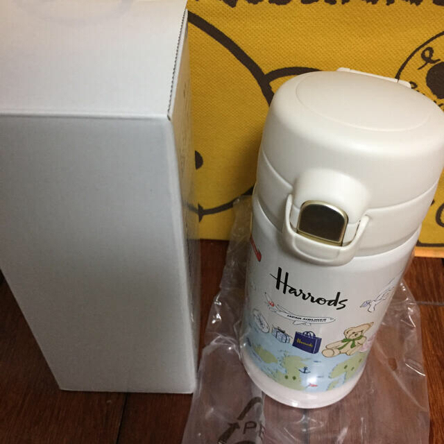 Harrods(ハロッズ)の【新品】ハロッズ JAL コラボ タンブラー 水筒 レア マグボトル ベア インテリア/住まい/日用品のキッチン/食器(タンブラー)の商品写真