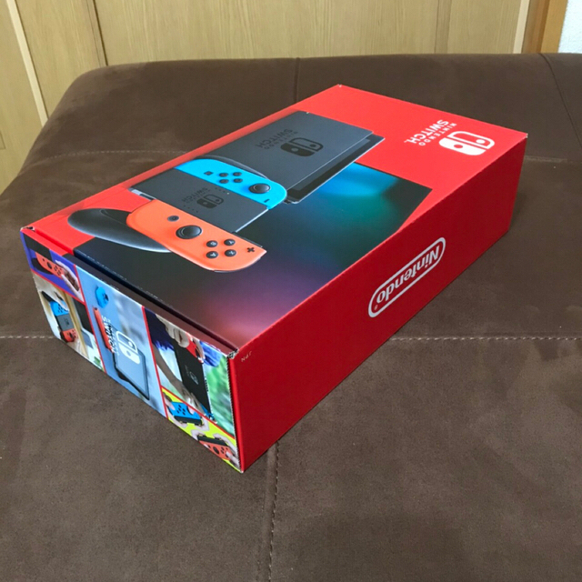 任天堂　Switch  本体