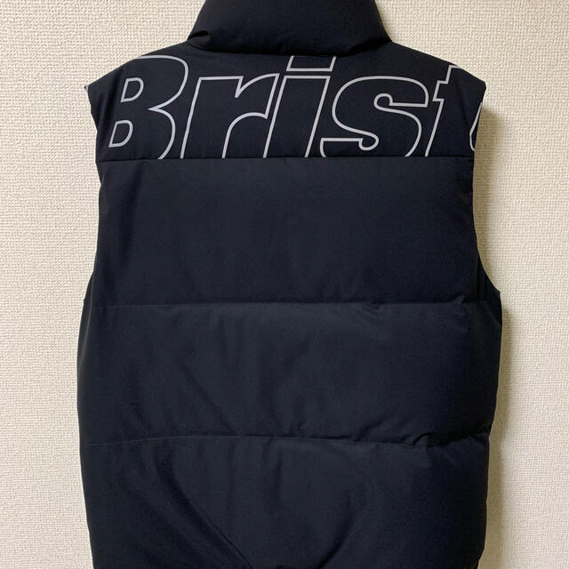 F.C.R.B.(エフシーアールビー)のFCRB ダウンベスト Sサイズ メンズのジャケット/アウター(ダウンベスト)の商品写真